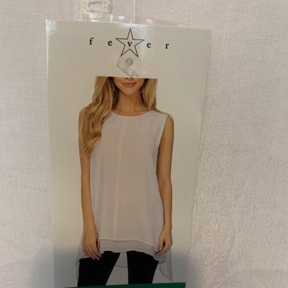 FEVER WHITE SLEEVELESS ROUND NECK TOP NWT - Picture 2 of 7